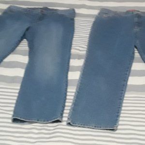 2 Gloria Vanderbilt Jean's Size 12P Petite